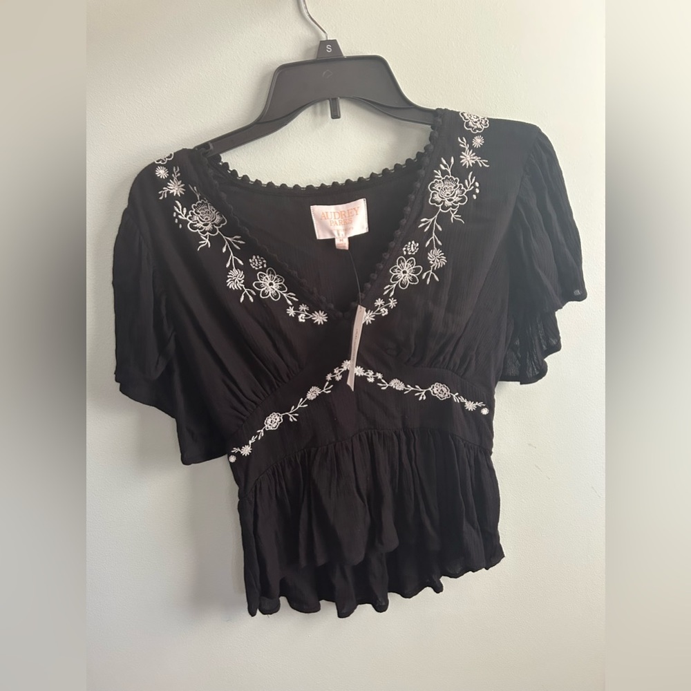 Black and white embroidery blouse